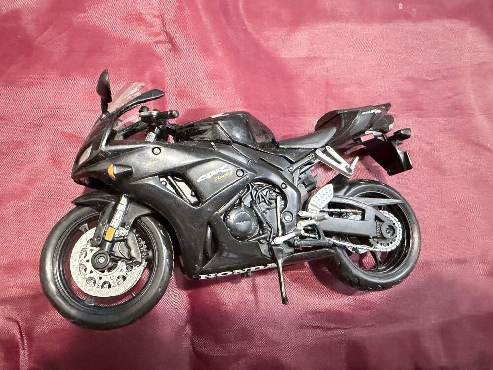 Maisto 1:12 Scale Honda CBR 1000RR Black Diecast Motorcycle Model